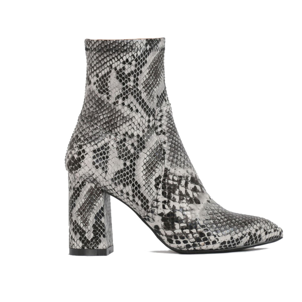 Bliv hverdagskost Menagerry Raya Pointed Toe Ankle Boots in Black Snake Print | Public Desire