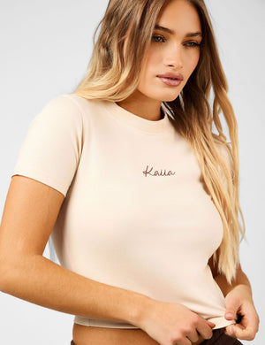 Kaiia Script Logo Baby Tee Crème
