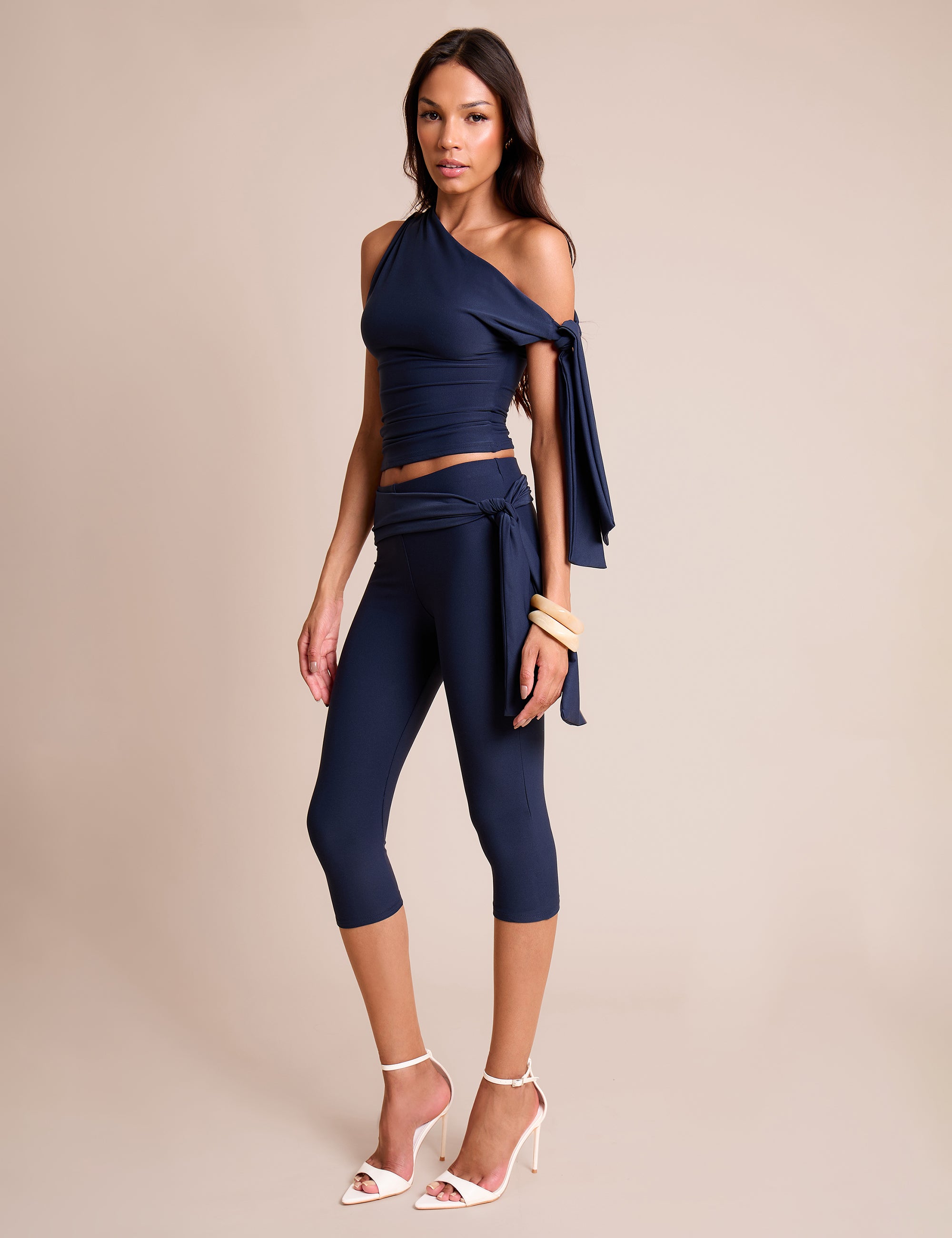 トップス Ans dotsloevner Shoulder Tops Navy pico Knot Detail Asymmetric One Shoulder Slinky Top Navy | Public
