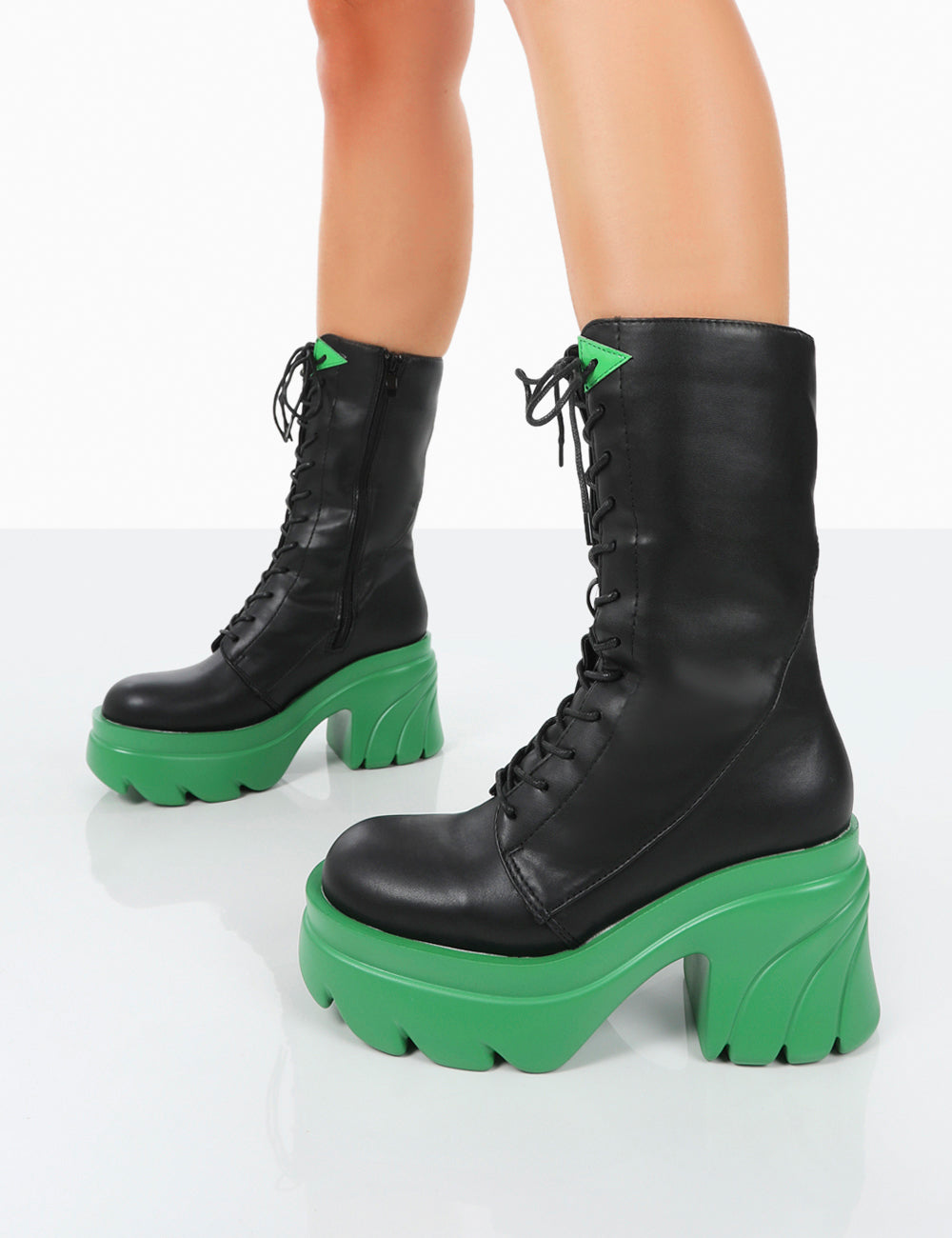 Green leather ankle boots with a thick heel K1660