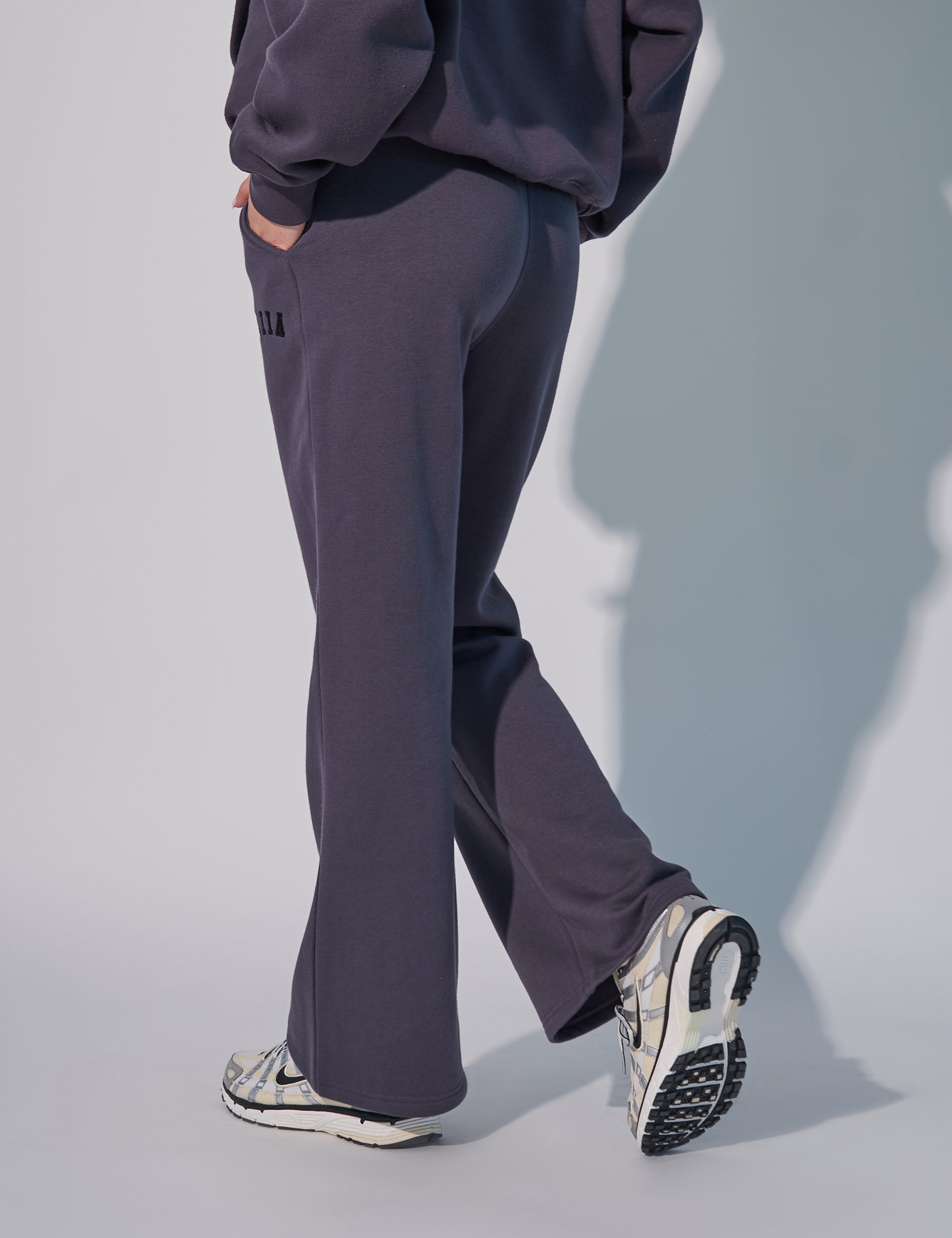 Kaiia Wide Leg Sweat Pants in Dark Grey